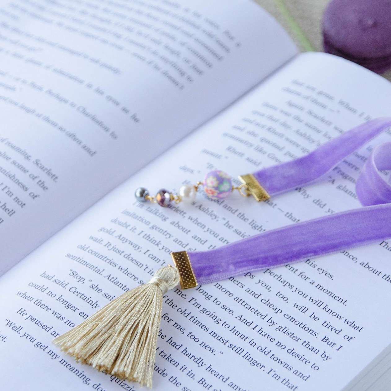 Violetinės spalvos veliūrinis skirtukas
